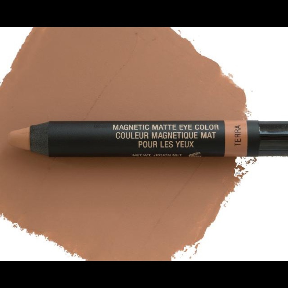Brand New Sealed NUDESTIX Magnetic Eye Color